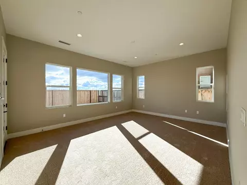 Living - 951 Beaver Pond Loop, Madera, CA 93636 photo 7 of 11