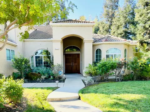 1555 Emerald Ave, Fresno, CA 93720