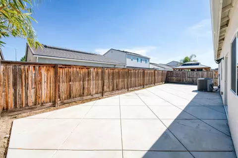 Exterior - 2071 N Hughes Ave, Clovis, CA 93619 photo 4 of 5