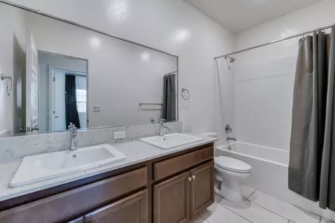Bath - 2071 N Hughes Ave, Clovis, CA 93619 photo 1 of 2