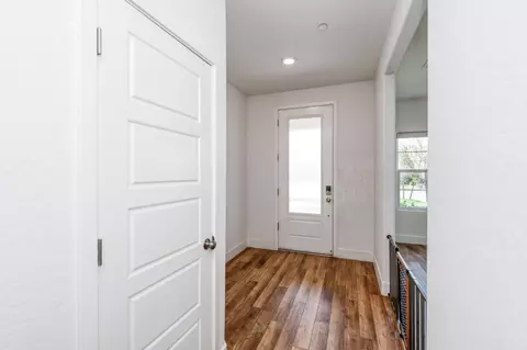 Entry Way - 2071 N Hughes Ave, Clovis, CA 93619 photo 1 of 2