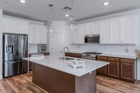 Kitchen - 2071 N Hughes Ave, Clovis, CA 93619 photo 2 of 2