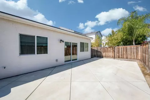 Exterior - 2071 N Hughes Ave, Clovis, CA 93619 photo 3 of 5