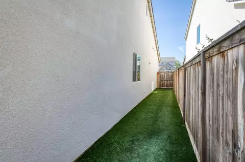 Exterior - 2071 N Hughes Ave, Clovis, CA 93619 photo 5 of 5