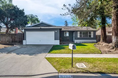 3415 W Oswego Ave, Fresno, CA 93711