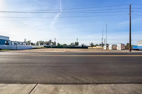 1 6th St, Hanford, CA 93230