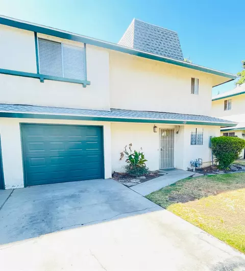 4929 N Winery Ave, Fresno, CA 93726