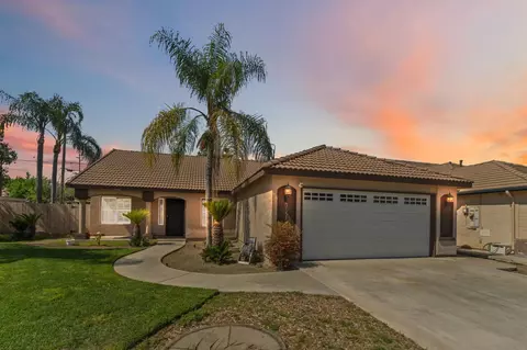 3525 S Martin Ct, Visalia, CA 93277