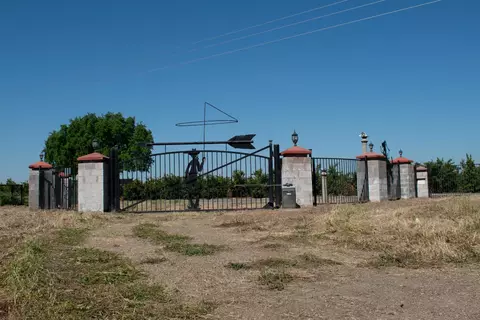 1000 S Rainbow Rte, Sanger, CA 93657 photo 3