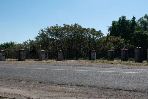 1000 S Rainbow Rte, Sanger, CA 93657