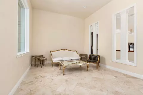 Living - 14215 Killarney Dr, Madera, CA 93636 photo 1 of 8