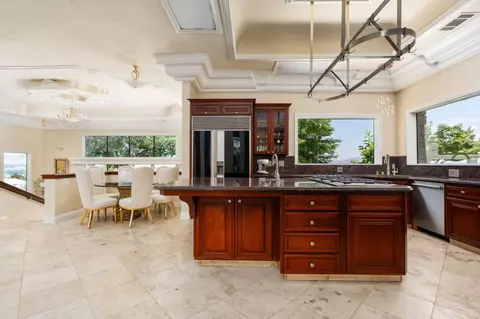 Kitchen - 14215 Killarney Dr, Madera, CA 93636 photo 7 of 7