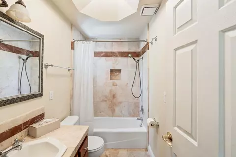 Bath - 14215 Killarney Dr, Madera, CA 93636 photo 2 of 12