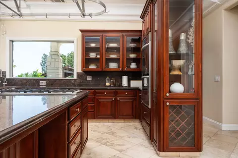 Kitchen - 14215 Killarney Dr, Madera, CA 93636 photo 6 of 7