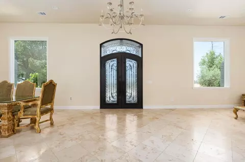 Entry Way - 14215 Killarney Dr, Madera, CA 93636 photo 2 of 13