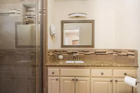Bath - 14215 Killarney Dr, Madera, CA 93636 photo 12 of 12