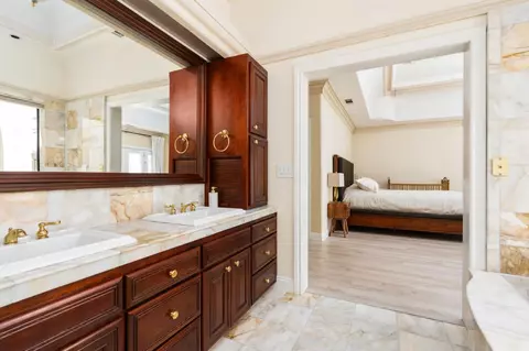 Bath - 14215 Killarney Dr, Madera, CA 93636 photo 8 of 12