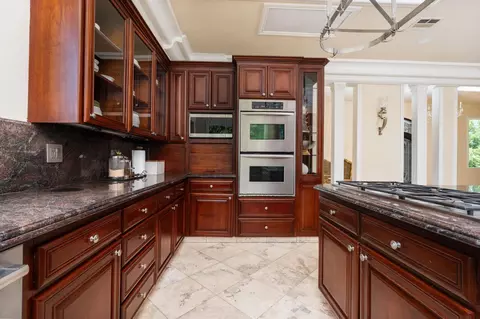 Kitchen - 14215 Killarney Dr, Madera, CA 93636 photo 5 of 7