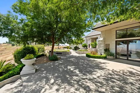 Exterior - 14215 Killarney Dr, Madera, CA 93636 photo 12 of 19