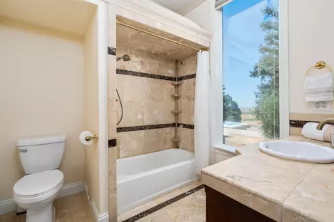 Bath - 14215 Killarney Dr, Madera, CA 93636 photo 3 of 12