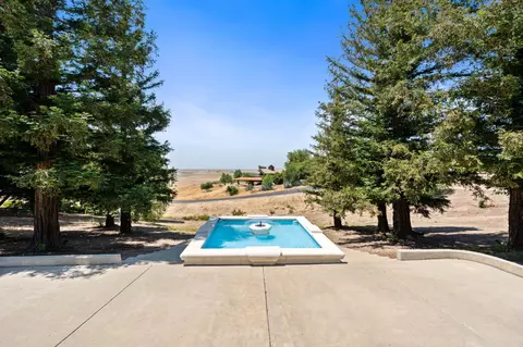 Exterior - 14215 Killarney Dr, Madera, CA 93636 photo 3 of 19