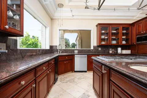 Kitchen - 14215 Killarney Dr, Madera, CA 93636 photo 3 of 7