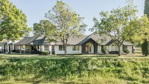 27118 Redhawk Ln, Clovis, CA 93619