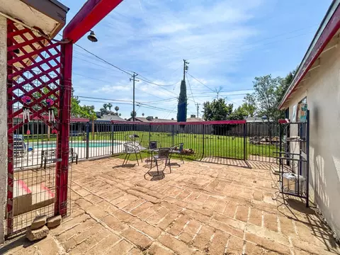 Exterior - 560 W Stuart Ave, Clovis, CA 93612 photo 7 of 20