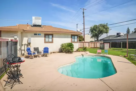 Exterior - 560 W Stuart Ave, Clovis, CA 93612 photo 8 of 20
