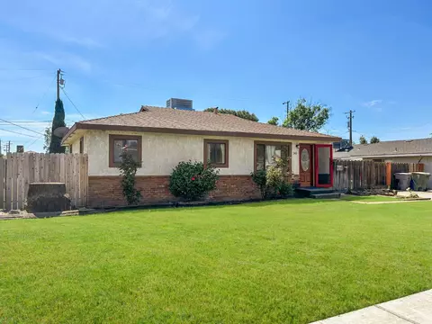 Exterior - 560 W Stuart Ave, Clovis, CA 93612 photo 3 of 20
