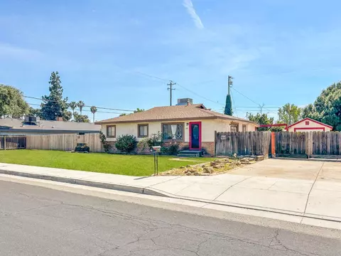 Exterior - 560 W Stuart Ave, Clovis, CA 93612 photo 4 of 20