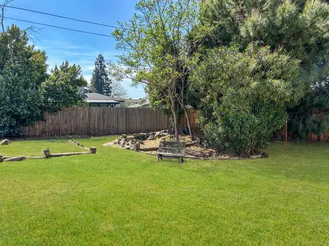 Exterior - 560 W Stuart Ave, Clovis, CA 93612 photo 19 of 20