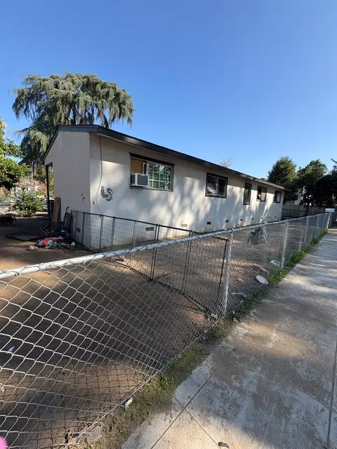 611 E Kearney Blvd, Fresno, CA 93706