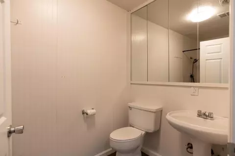 Bath - 27 Emerald Dr, Merced, CA 95340 photo 2 of 6