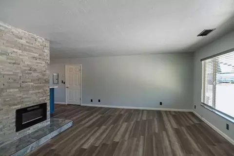 Living - 27 Emerald Dr, Merced, CA 95340 photo 2 of 8