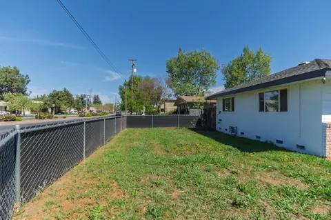 Exterior - 27 Emerald Dr, Merced, CA 95340 photo 7 of 10