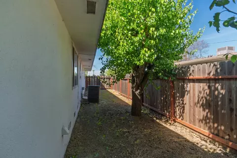 Exterior - 27 Emerald Dr, Merced, CA 95340 photo 5 of 10