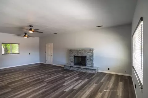 Living - 27 Emerald Dr, Merced, CA 95340 photo 6 of 8