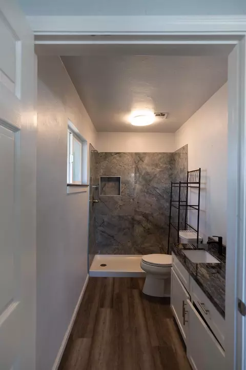 Bath - 27 Emerald Dr, Merced, CA 95340 photo 5 of 6