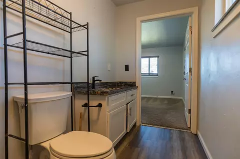 Bath - 27 Emerald Dr, Merced, CA 95340 photo 6 of 6