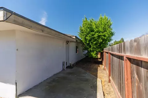 Exterior - 27 Emerald Dr, Merced, CA 95340 photo 4 of 10