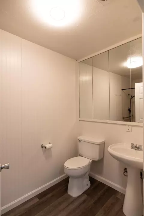 Bath - 27 Emerald Dr, Merced, CA 95340 photo 1 of 6