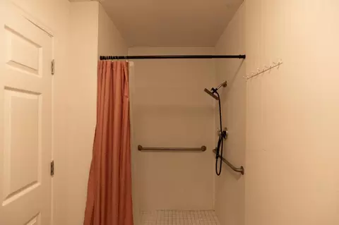 Bath - 27 Emerald Dr, Merced, CA 95340 photo 4 of 6