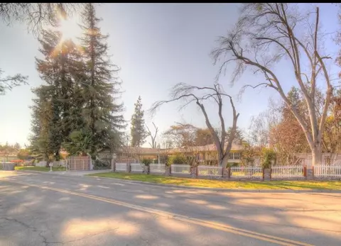 5543 N 7th St, Fresno, CA 93710