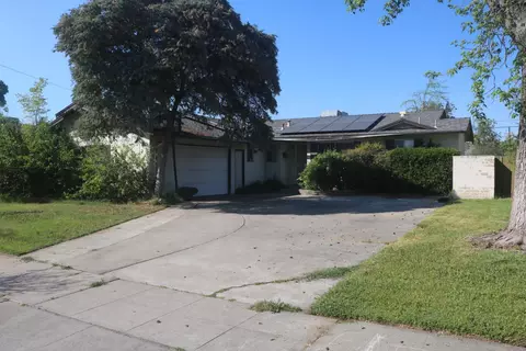 2807 E Garland Ave, Fresno, CA 93726