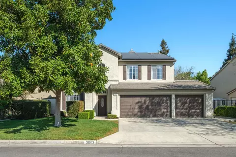 2582 E Christopher Dr, Fresno, CA 93720