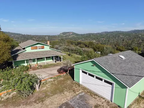 34107 Memory Ln, Coarsegold, CA 93614