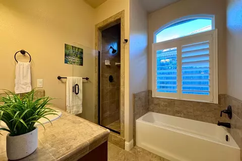 Bath - 2770 Muncie Ave, Clovis, CA 93619 photo 1 of 6
