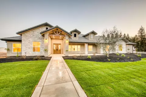 35242 Mustang Ln, Madera, CA 93636
