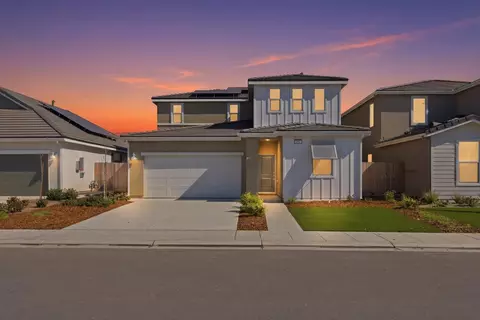 997 Pioneer Dr W, Madera, CA 93636